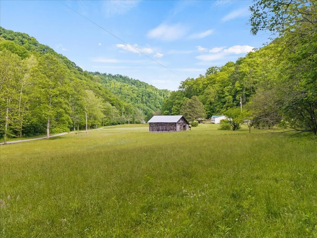 1775 Kingdom Come Creek Road Whitesburg KY 41858