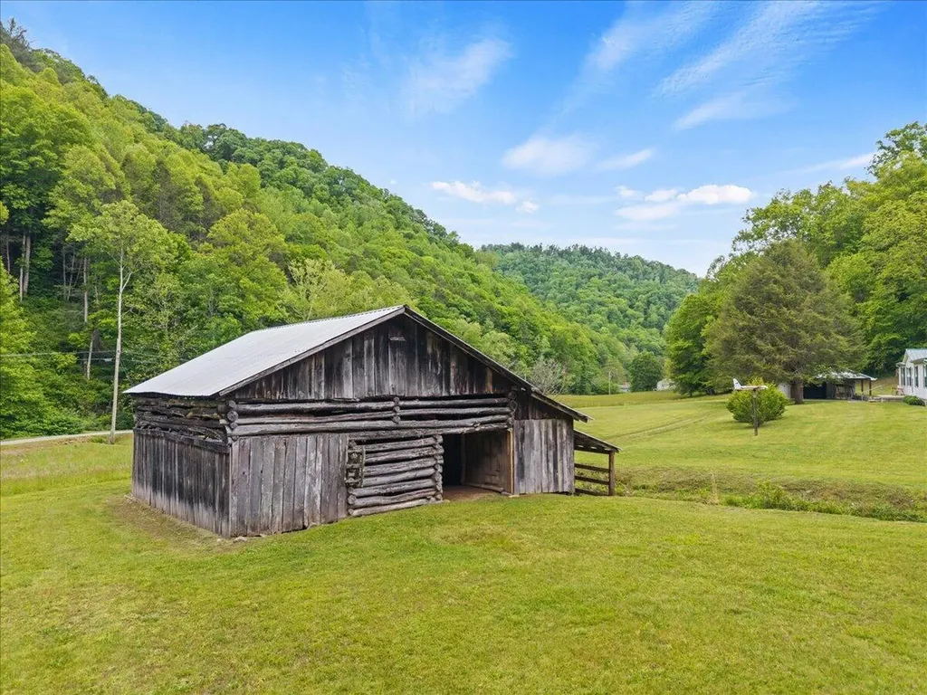 1775 Kingdom Come Creek Road Whitesburg KY 41858
