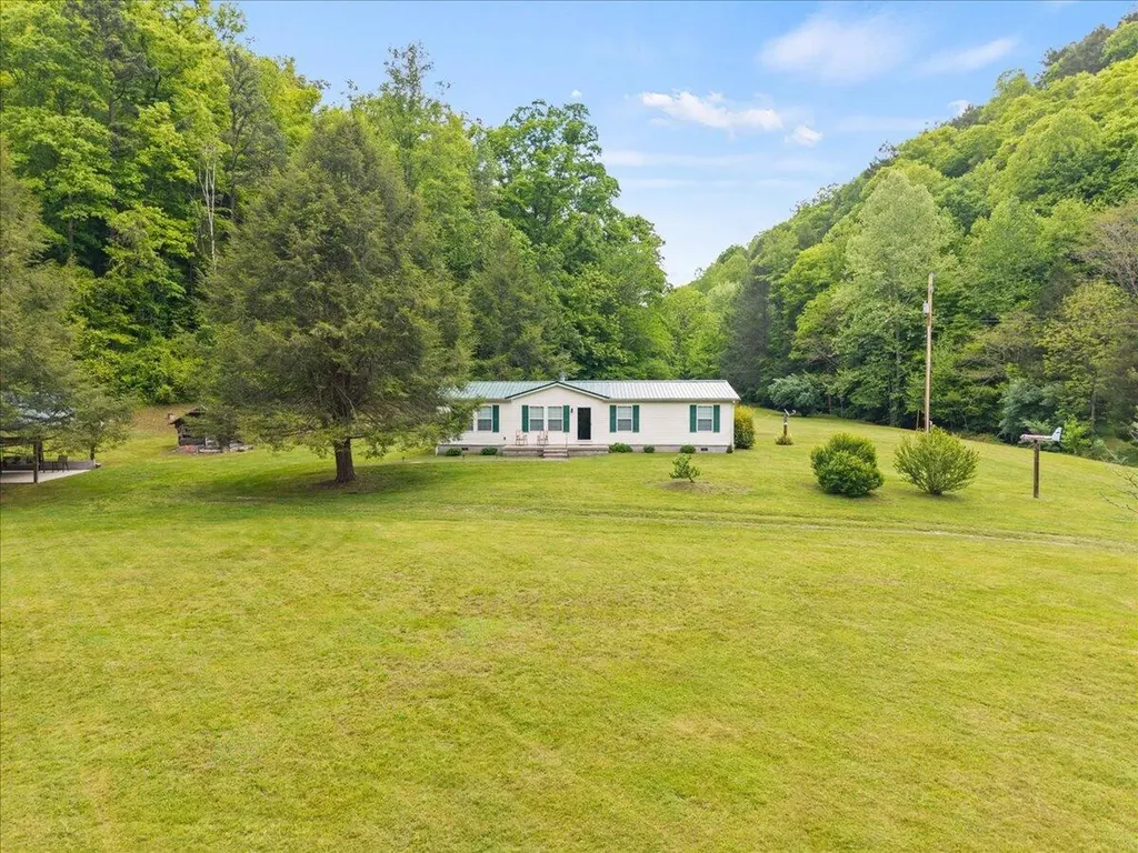 1775 Kingdom Come Creek Road Whitesburg KY 41858