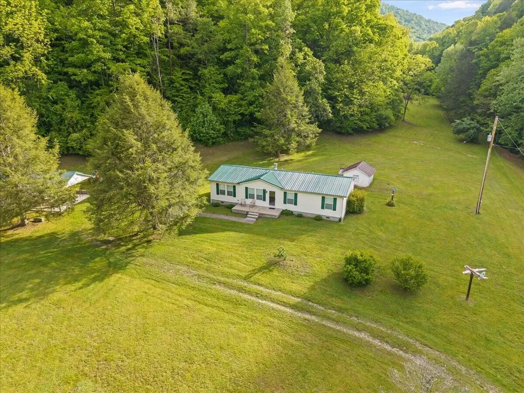 1775 Kingdom Come Creek Road Whitesburg KY 41858