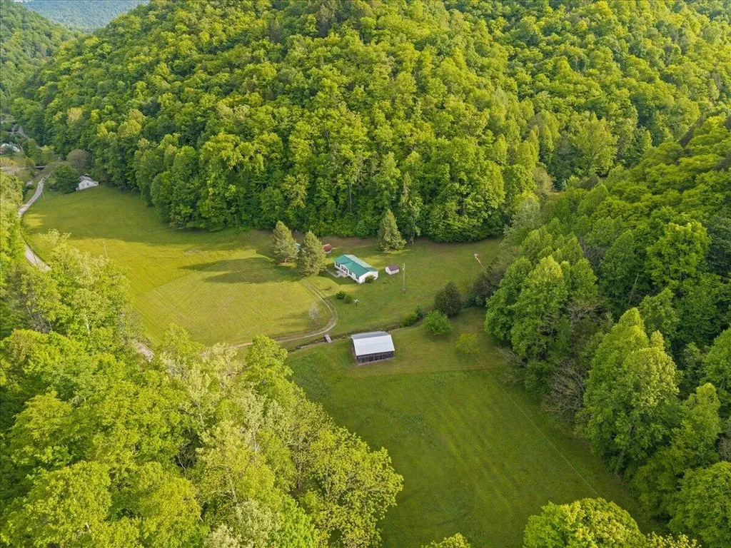 1775 Kingdom Come Creek Road Whitesburg KY 41858