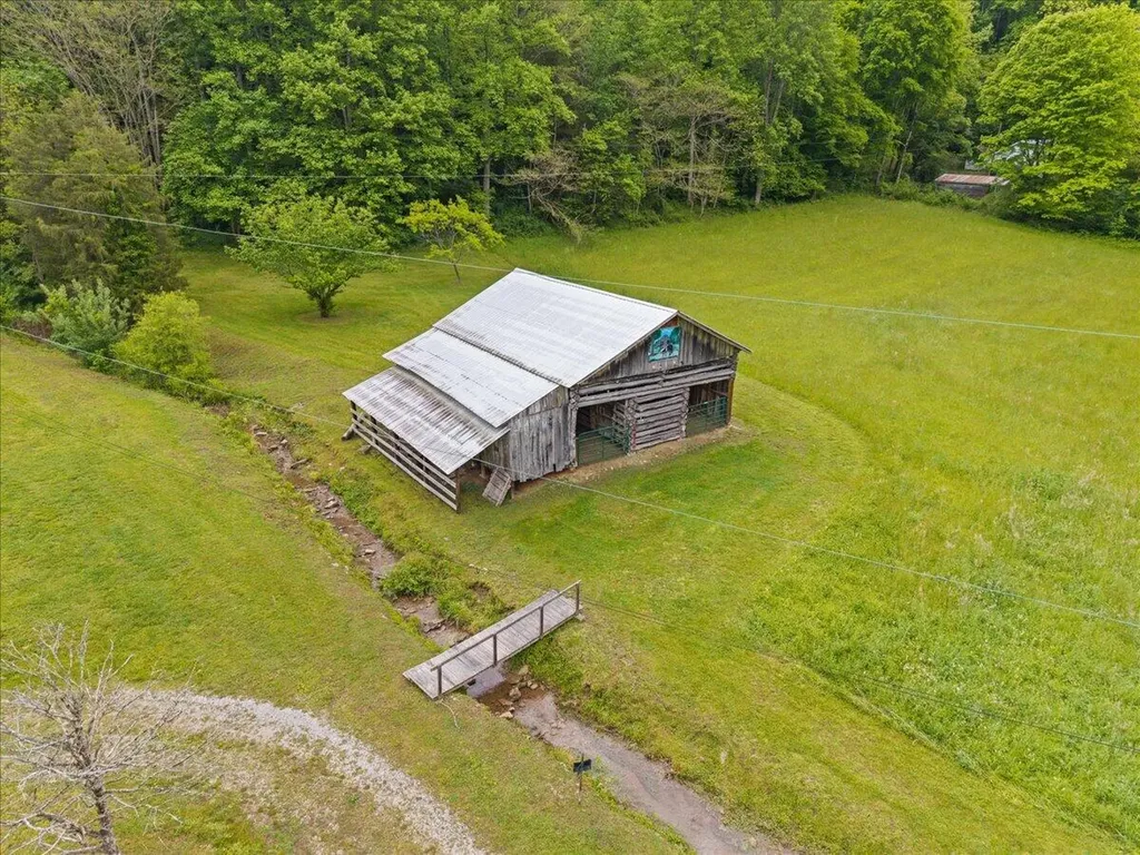 1775 Kingdom Come Creek Road Whitesburg KY 41858