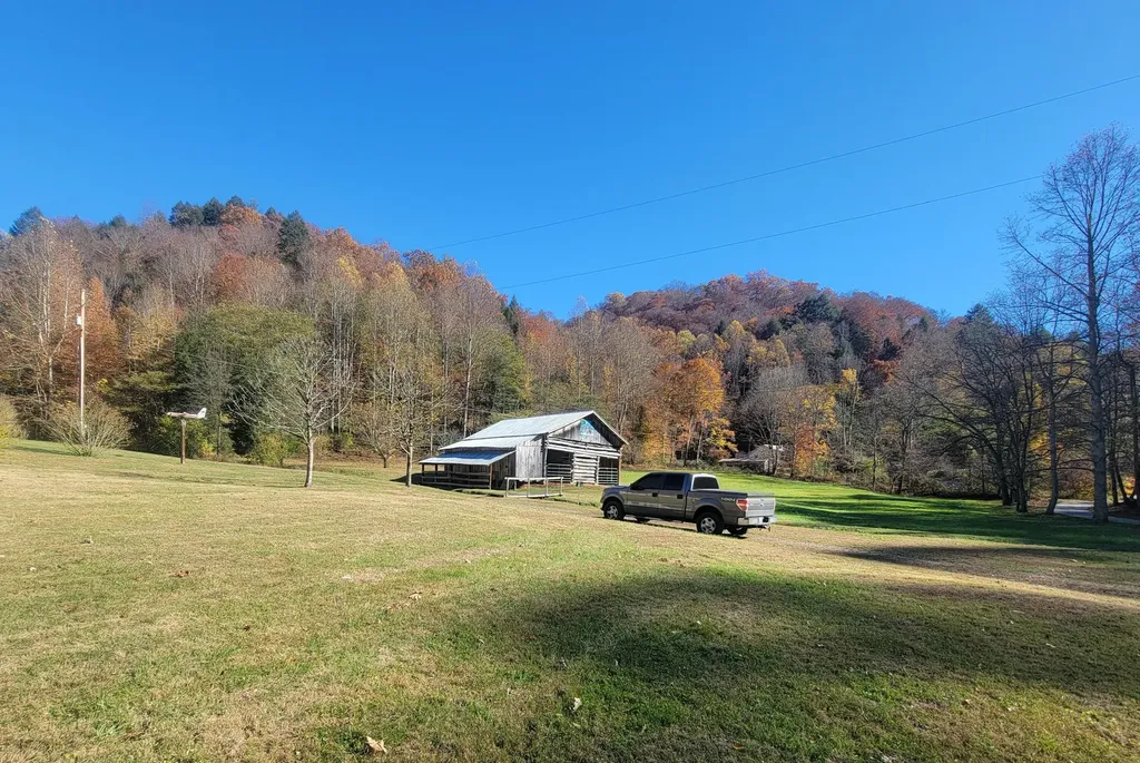 1775 Kingdom Come Creek Road Whitesburg KY 41858