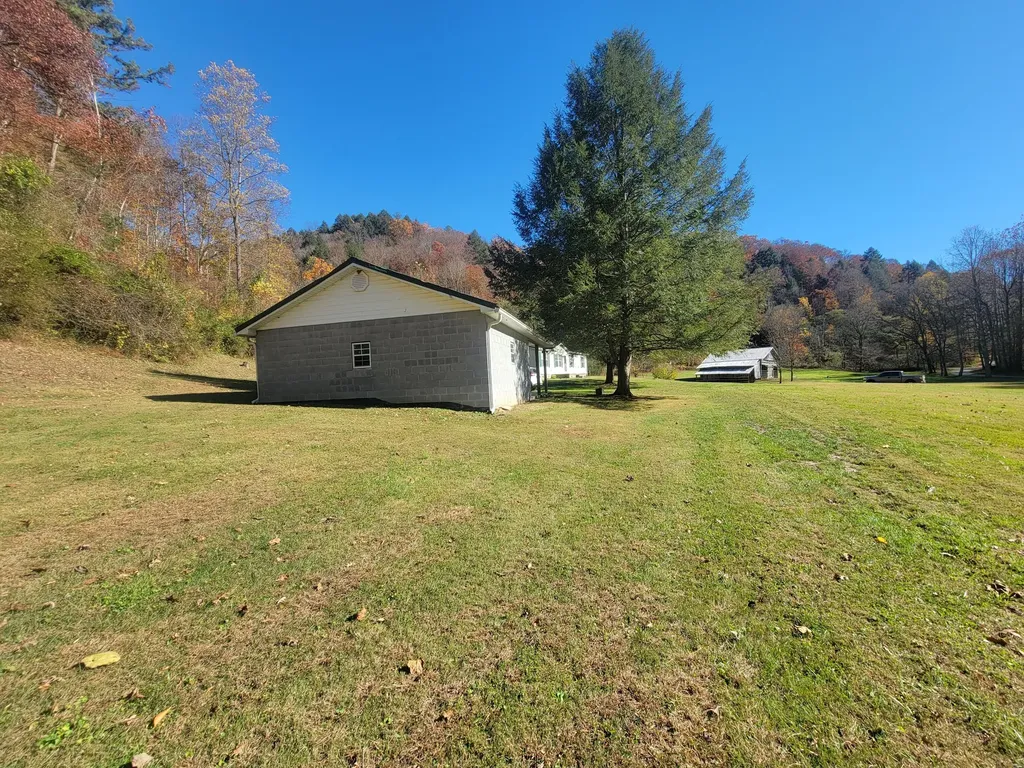 1775 Kingdom Come Creek Road Whitesburg KY 41858