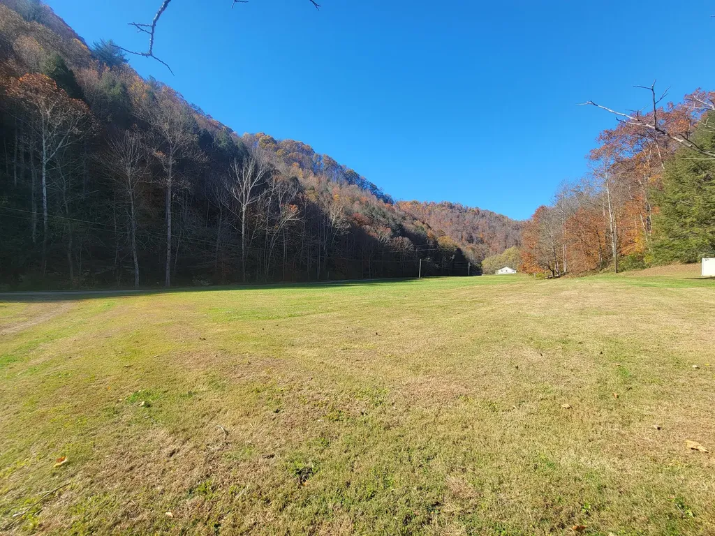 1775 Kingdom Come Creek Road Whitesburg KY 41858