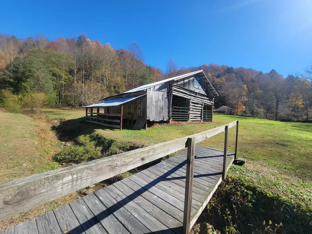 1775 Kingdom Come Creek Road Whitesburg KY 41858