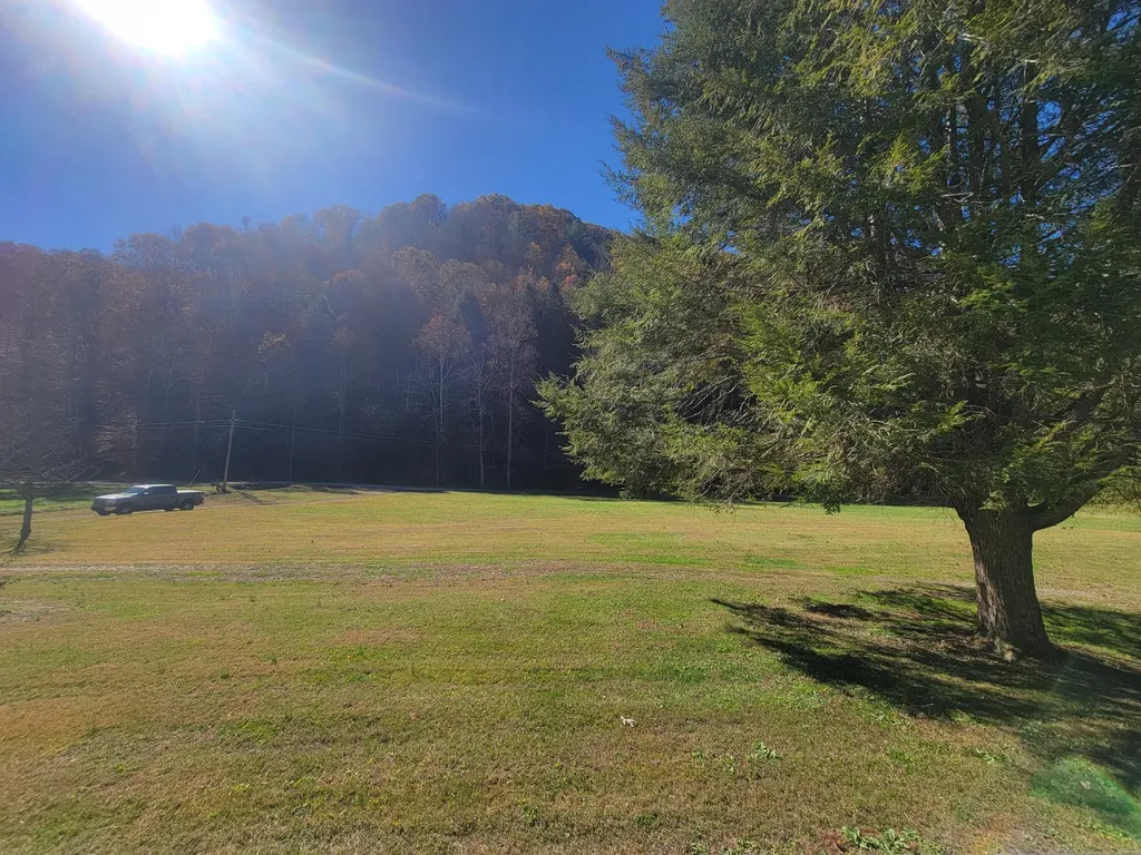 1775 Kingdom Come Creek Road Whitesburg KY 41858