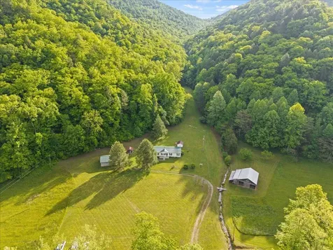 1775 Kingdom Come Creek Road Whitesburg KY 41858