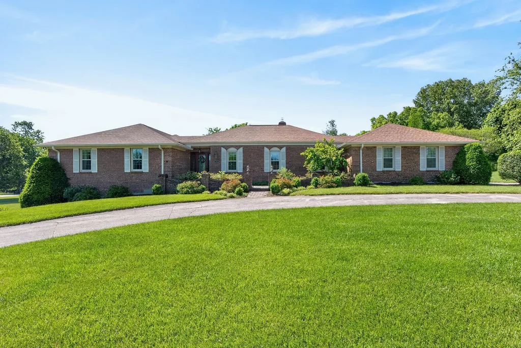 202 S Stourbridge Road Versailles KY 40383
