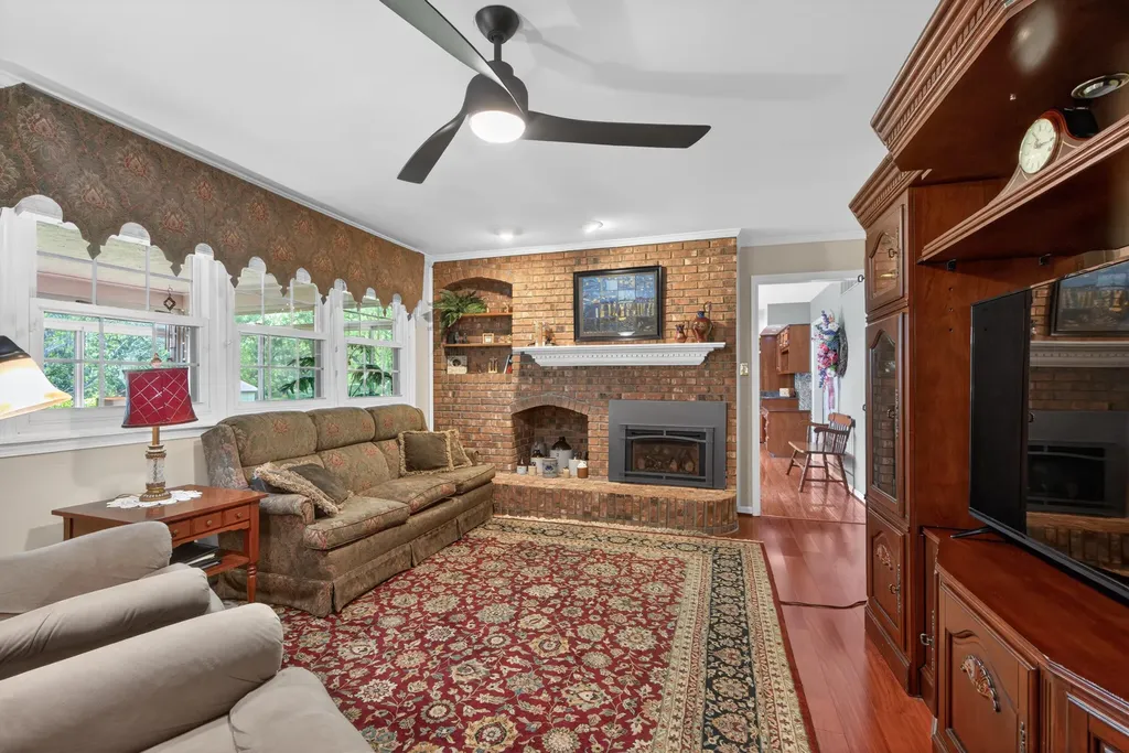 202 S Stourbridge Road Versailles KY 40383