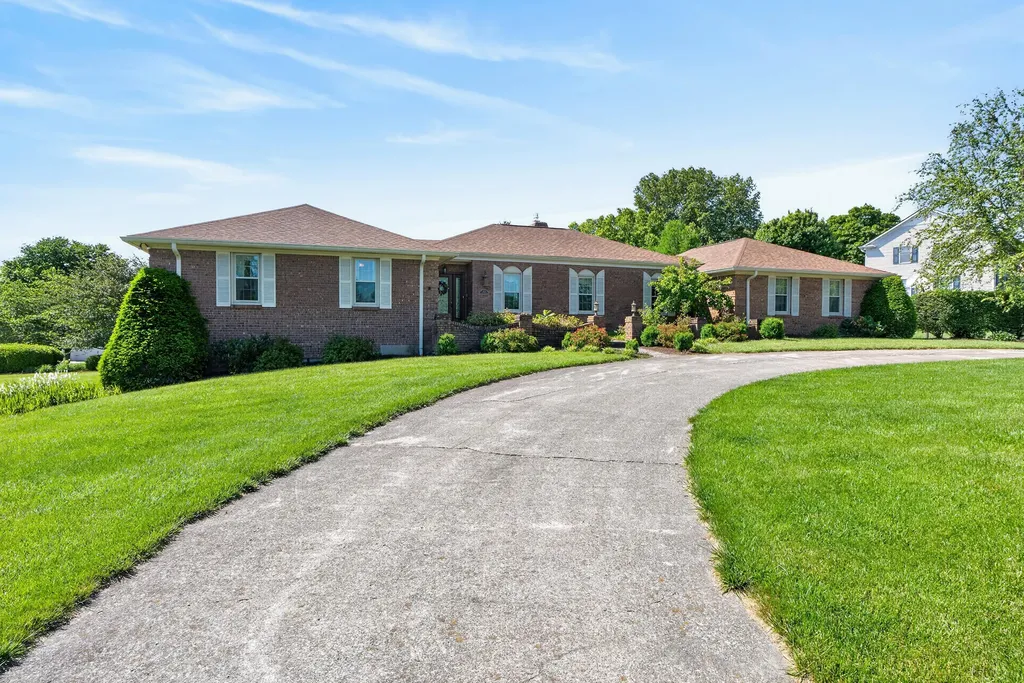 202 S Stourbridge Road Versailles KY 40383