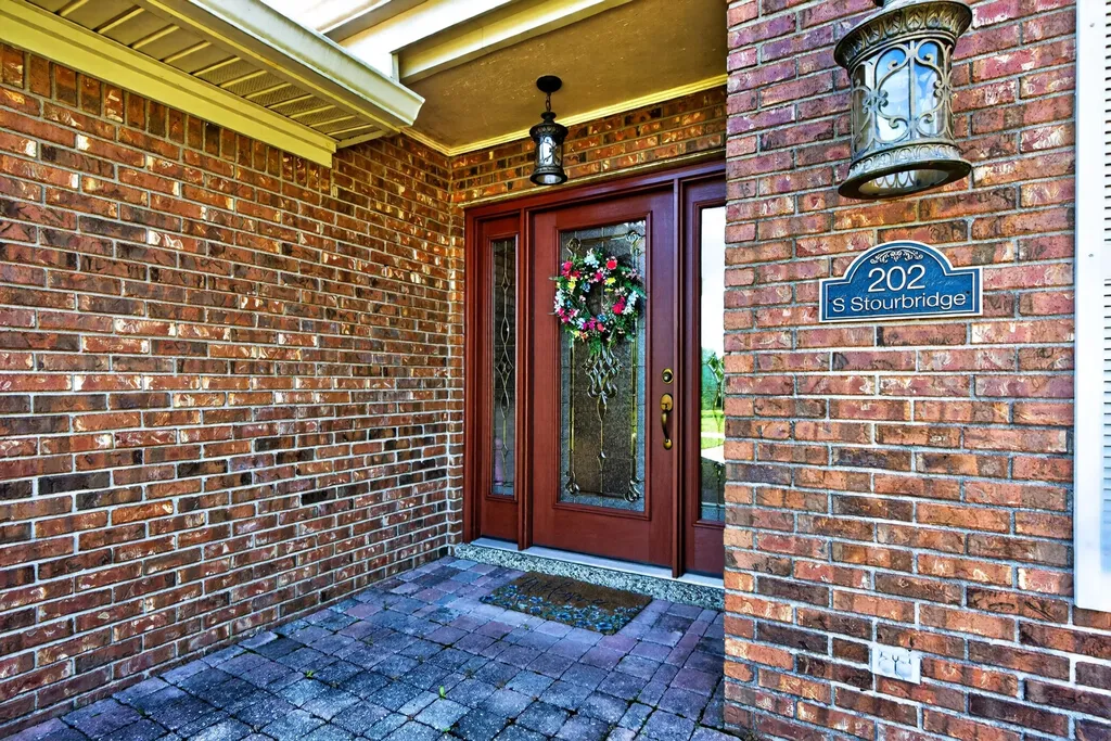 202 S Stourbridge Road Versailles KY 40383