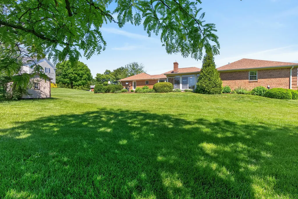 202 S Stourbridge Road Versailles KY 40383