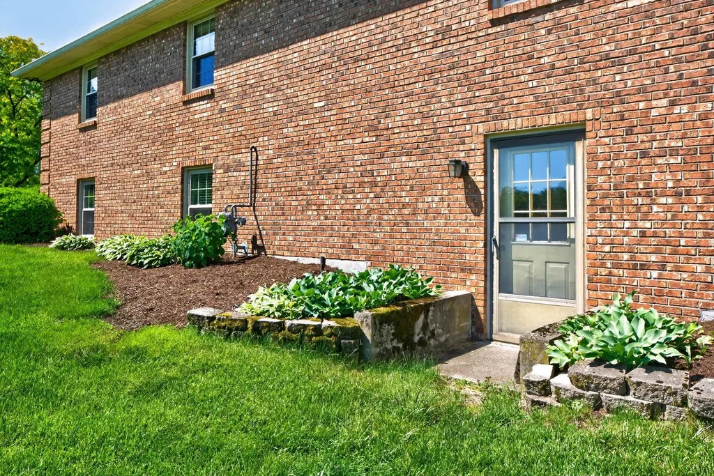 202 S Stourbridge Road Versailles KY 40383
