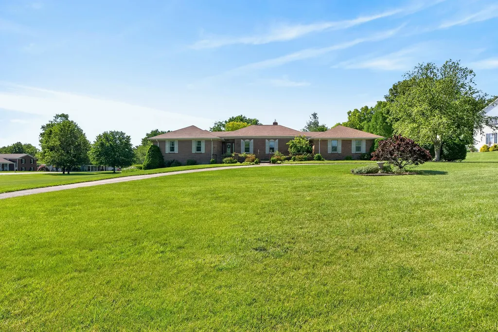 202 S Stourbridge Road Versailles KY 40383