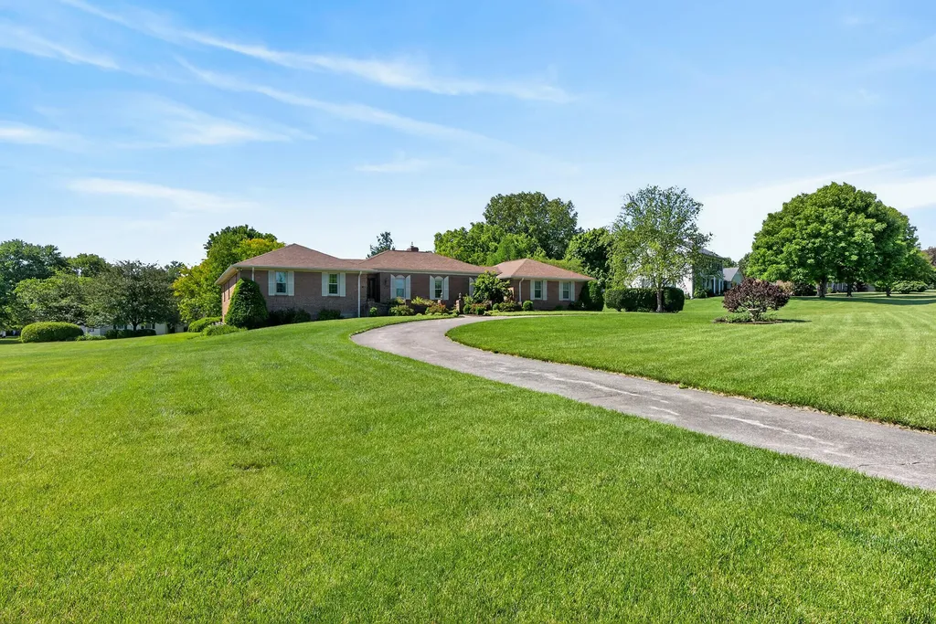 202 S Stourbridge Road Versailles KY 40383