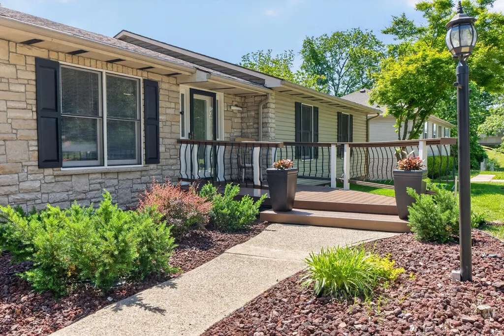 1136 Chinoe Road Lexington KY 40502