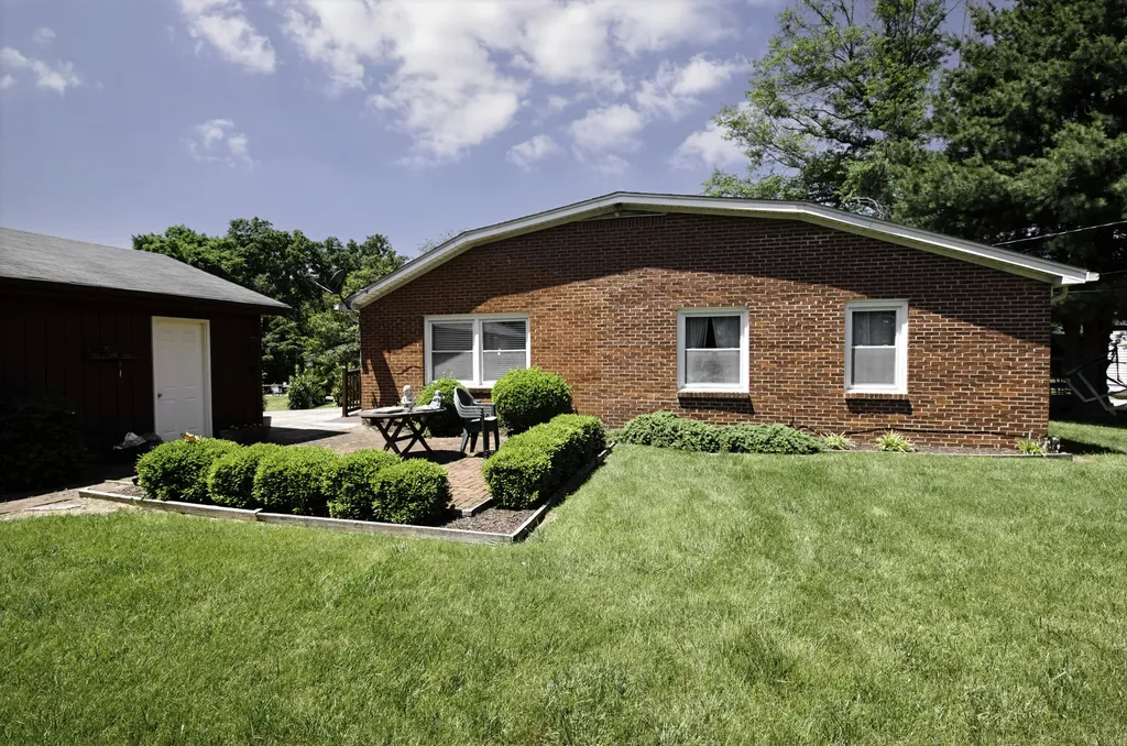 122 Preston Court Versailles KY 40383