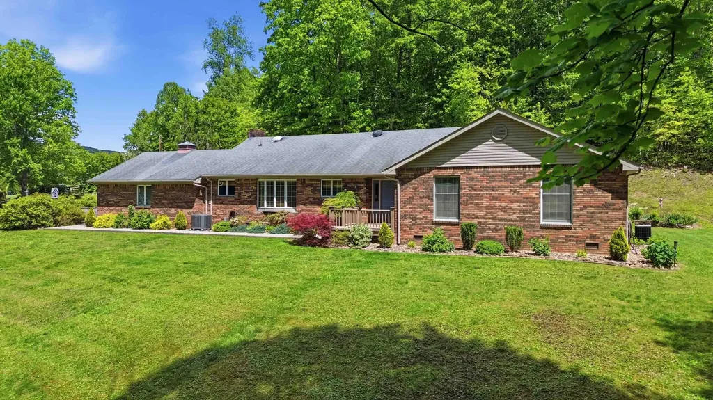 330 Cornett Drive Wallins KY 40873