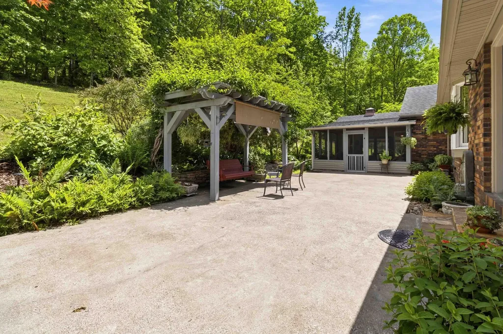 330 Cornett Drive Wallins KY 40873