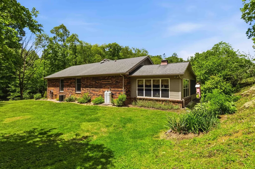 330 Cornett Drive Wallins KY 40873