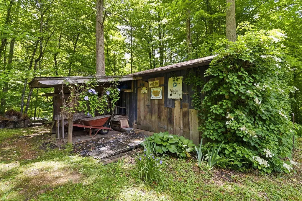 330 Cornett Drive Wallins KY 40873