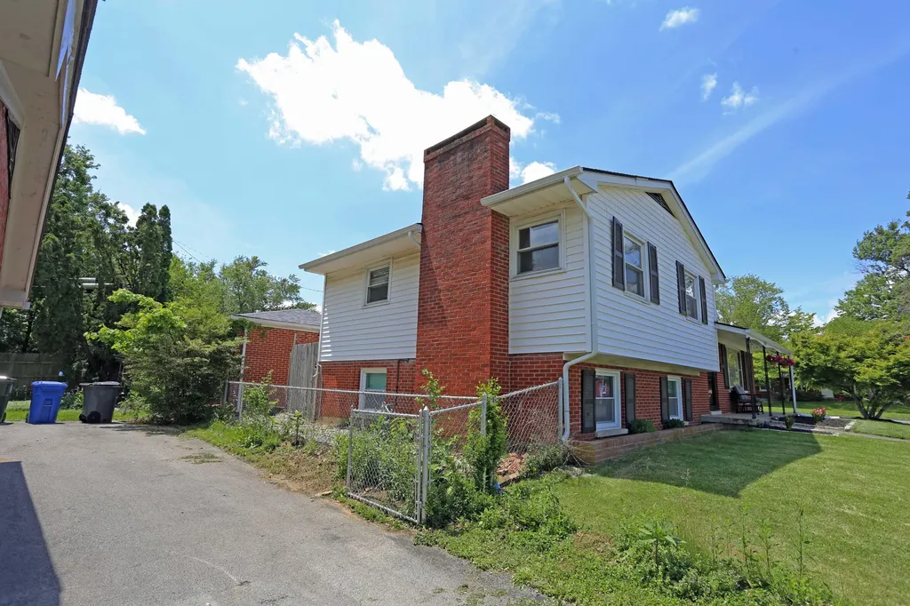 2198 Garden Springs Drive Lexington KY 40504