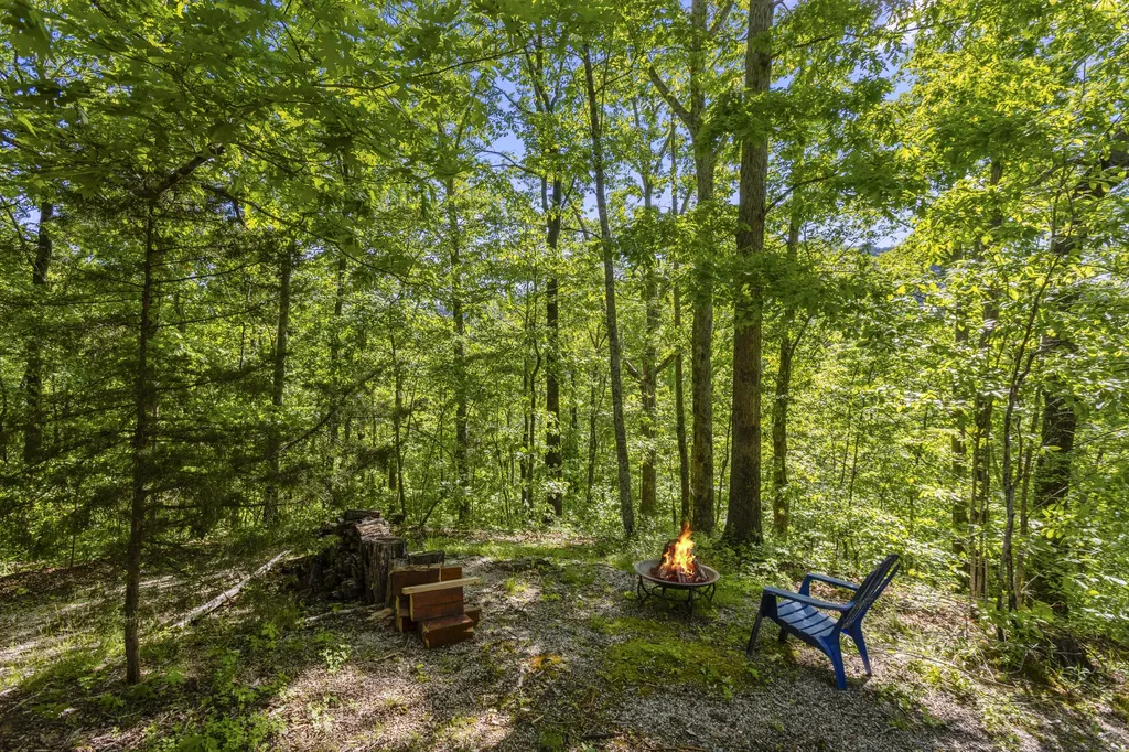7468 Hardwicks Creek Road Clay City KY 40312