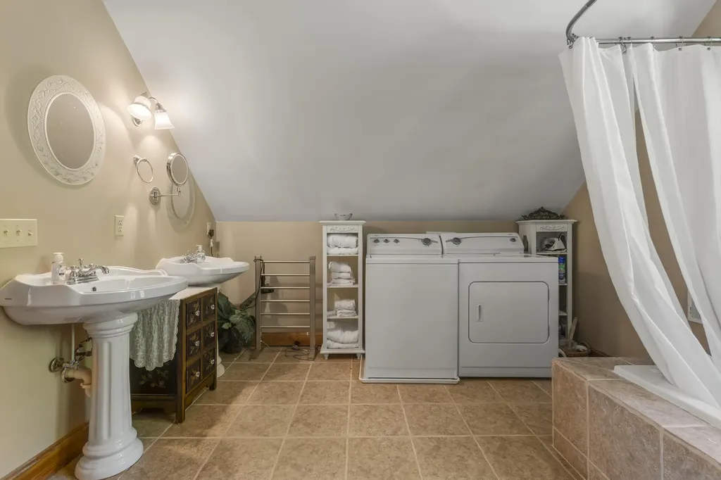 7468 Hardwicks Creek Road Clay City KY 40312