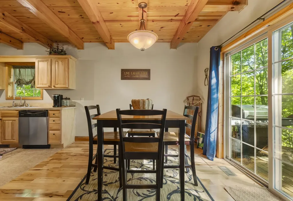 7468 Hardwicks Creek Road Clay City KY 40312