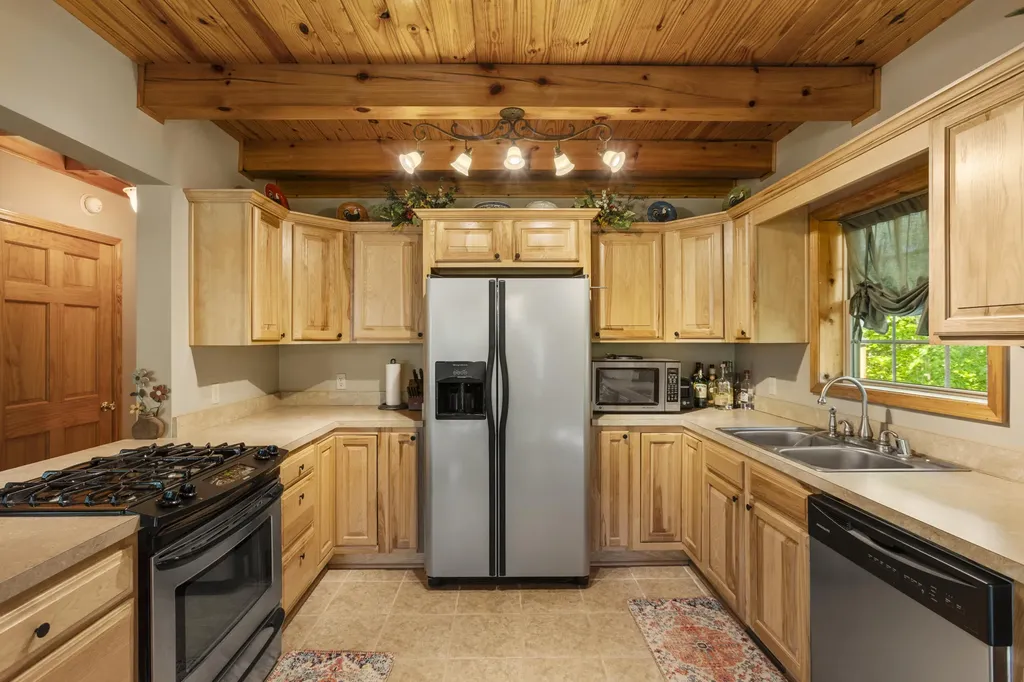 7468 Hardwicks Creek Road Clay City KY 40312