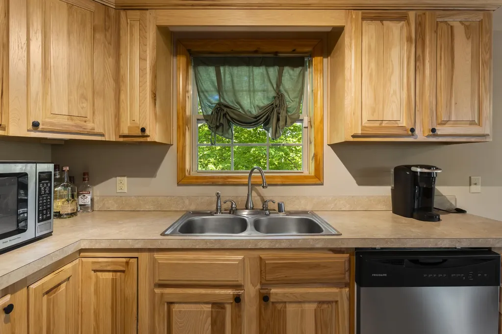 7468 Hardwicks Creek Road Clay City KY 40312