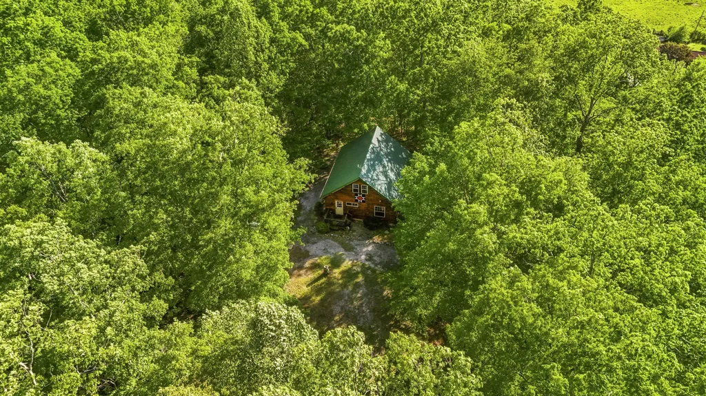 7468 Hardwicks Creek Road Clay City KY 40312