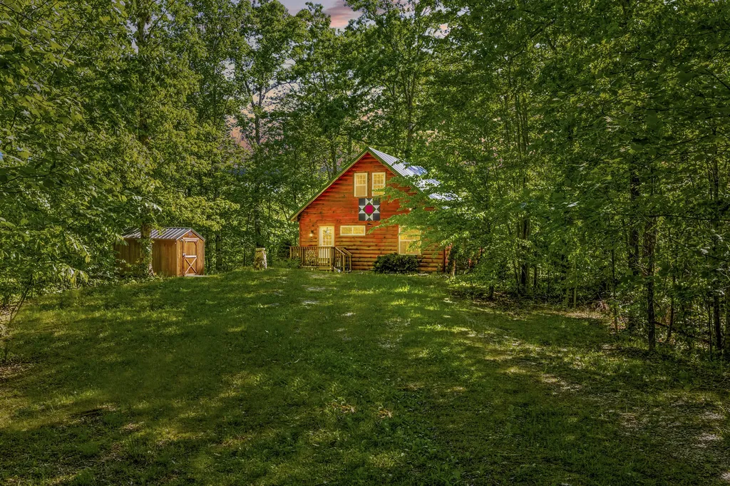 7468 Hardwicks Creek Road Clay City KY 40312