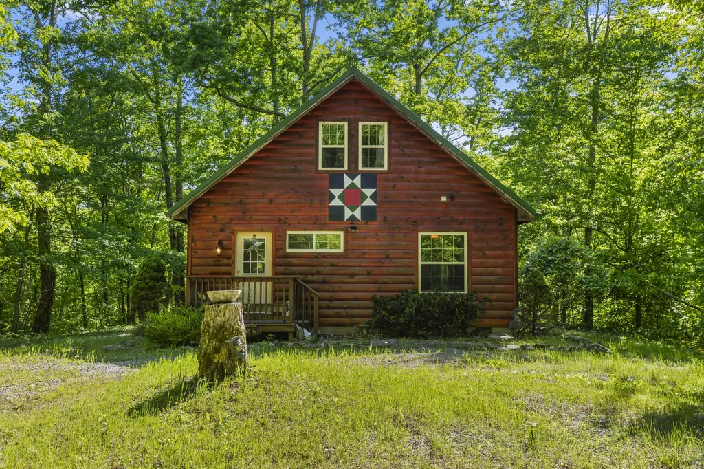 7468 Hardwicks Creek Road Clay City KY 40312
