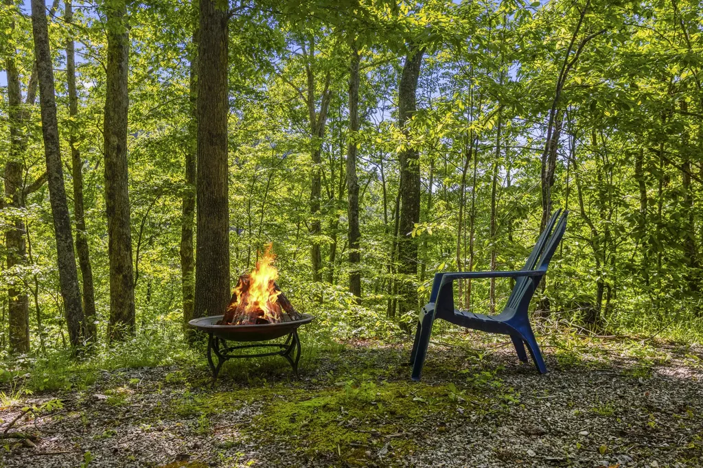 7468 Hardwicks Creek Road Clay City KY 40312