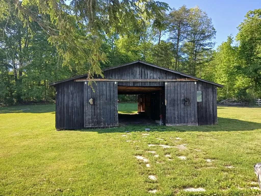 3118 Hamilton Valley Road Crab Orchard KY 40419