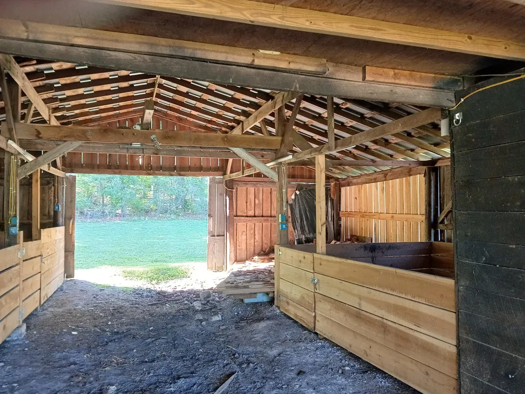 3118 Hamilton Valley Road Crab Orchard KY 40419
