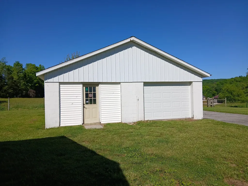 3118 Hamilton Valley Road Crab Orchard KY 40419