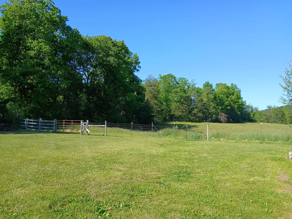 3118 Hamilton Valley Road Crab Orchard KY 40419