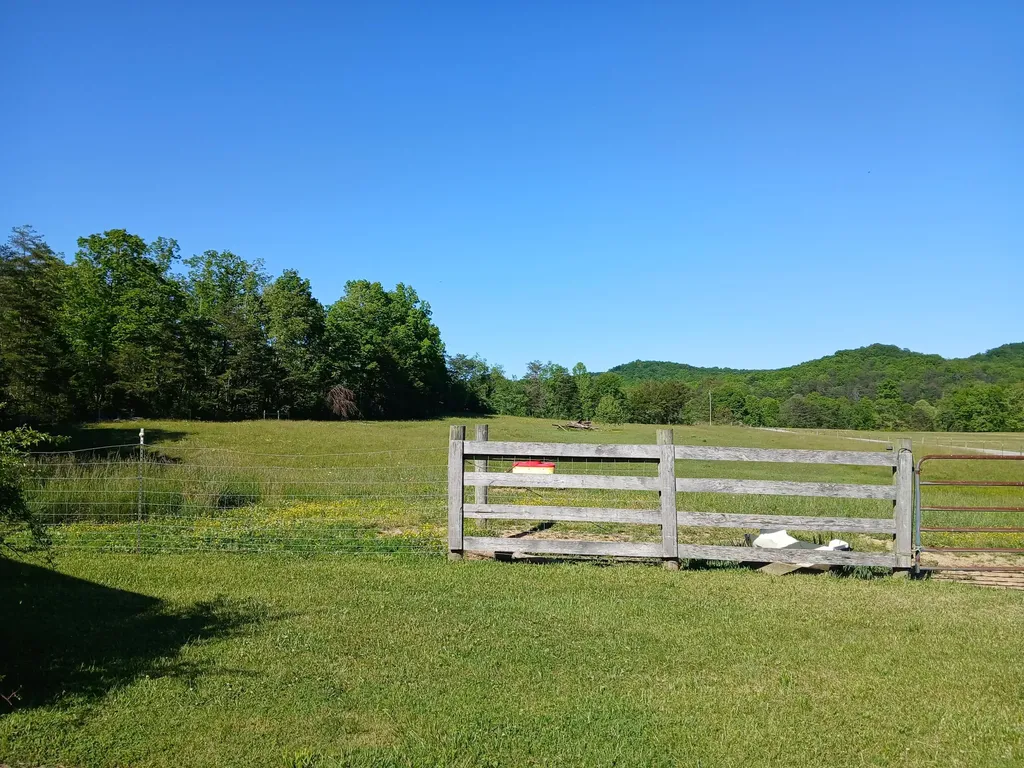 3118 Hamilton Valley Road Crab Orchard KY 40419