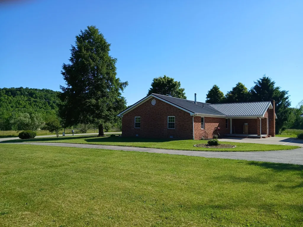 3118 Hamilton Valley Road Crab Orchard KY 40419