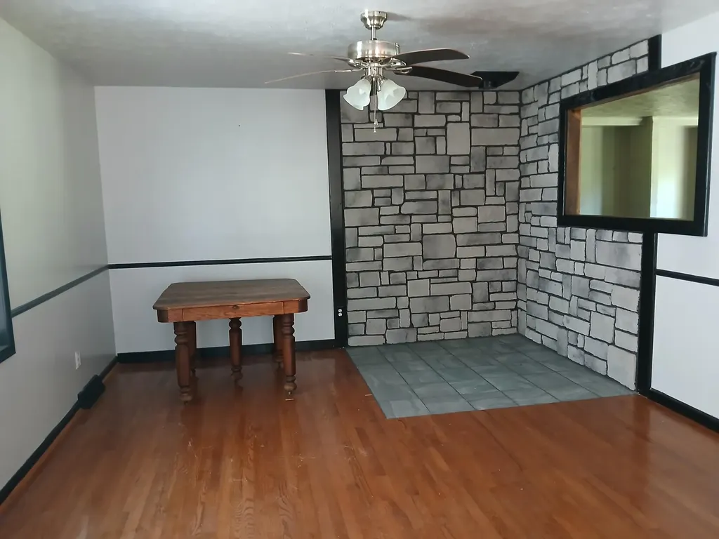 3118 Hamilton Valley Road Crab Orchard KY 40419