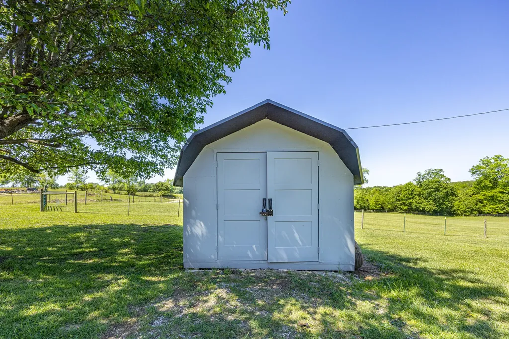 2335 Liberty Road Crab Orchard KY 40419