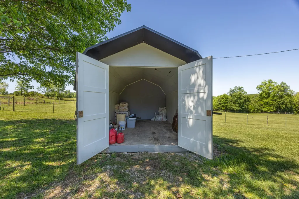2335 Liberty Road Crab Orchard KY 40419