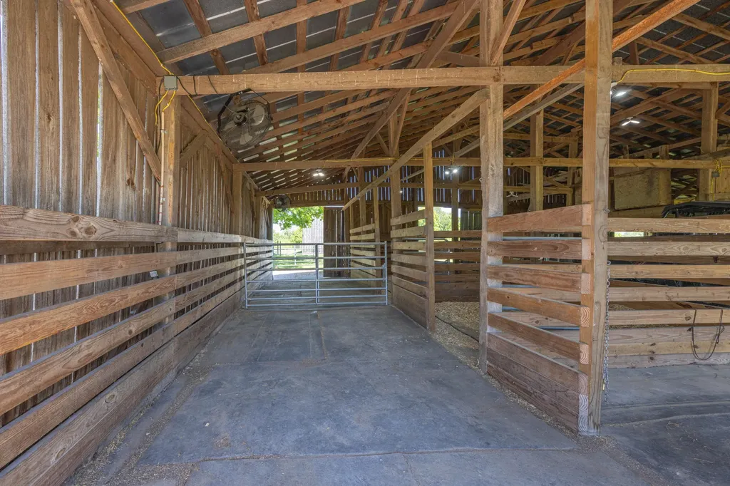 2335 Liberty Road Crab Orchard KY 40419