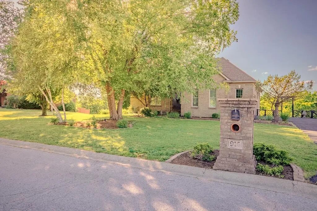 916 Country Oaks Drive Richmond KY 40475