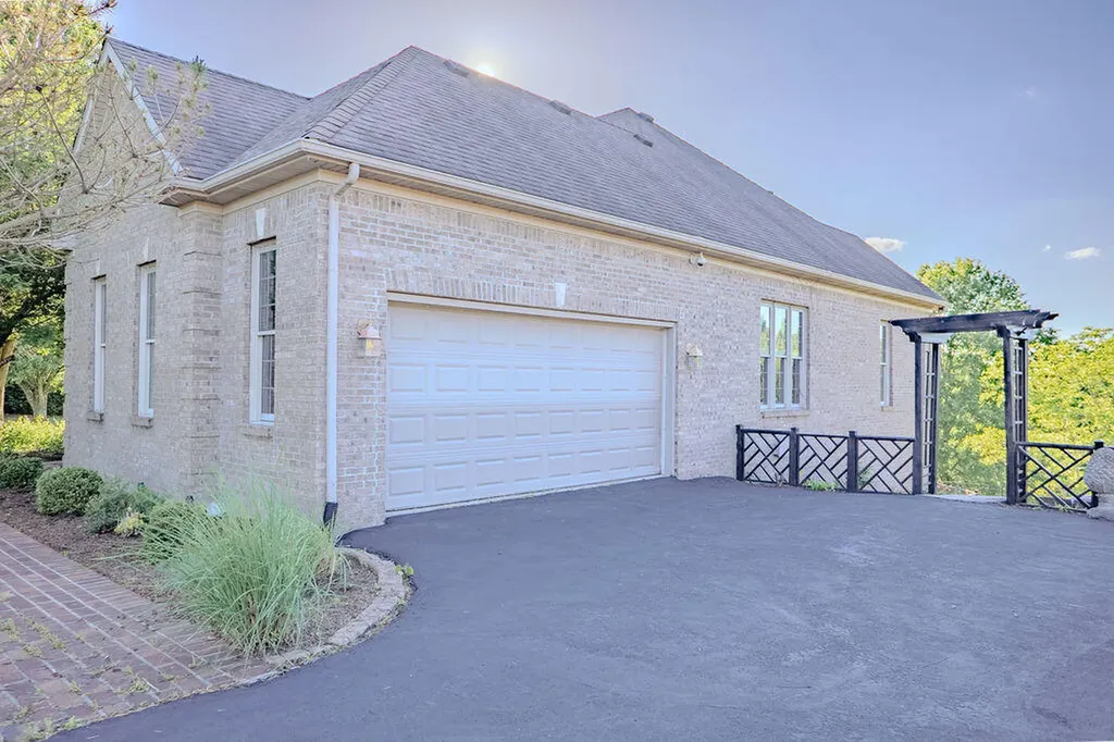 916 Country Oaks Drive Richmond KY 40475