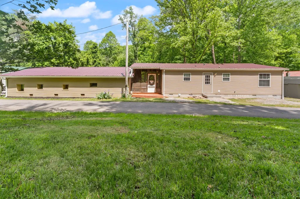 715 George Hardwick Drive Bronston KY 42518