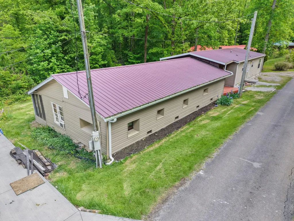 715 George Hardwick Drive Bronston KY 42518